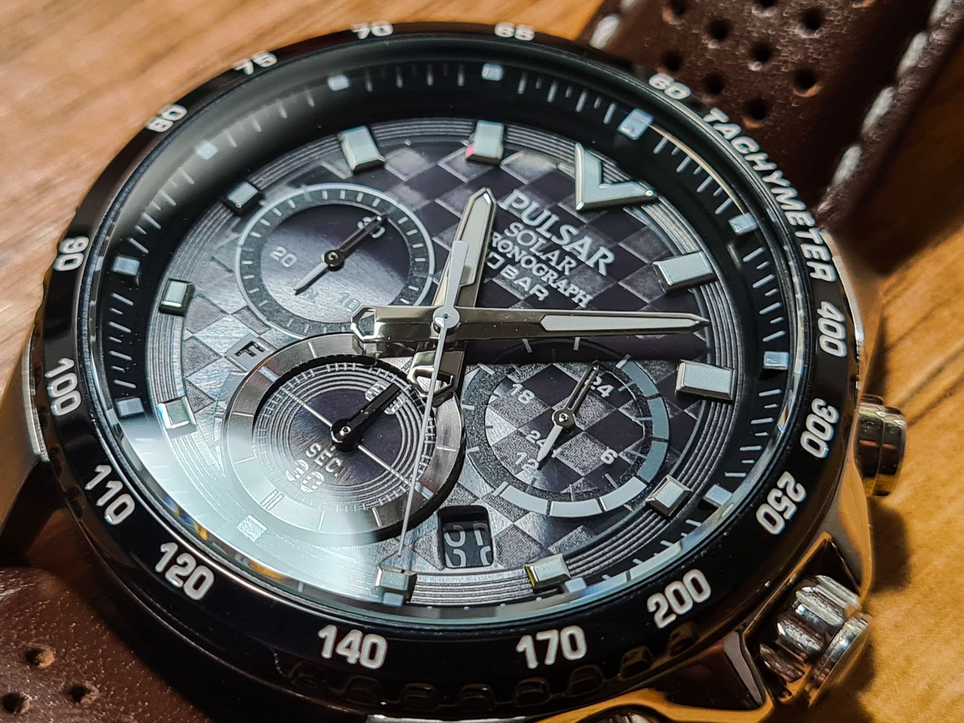 Pulsar Chronograph Solar PZ5109X1: Jak działa mechanizm solarny? 9