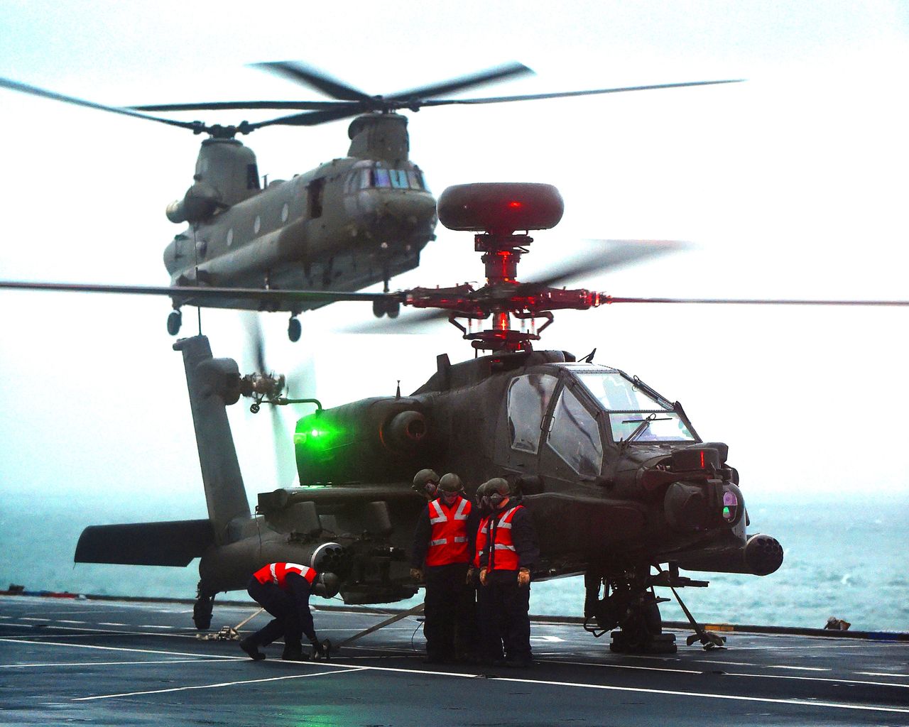 Co z umową na AH-64E i zakupem Chinooków? Jest stanowisko MON-u