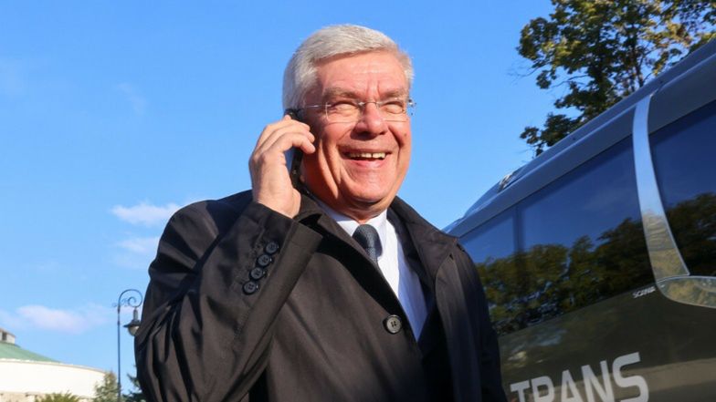 Stanisław Karczewski nie powinien narzekać na wysokość emerytury