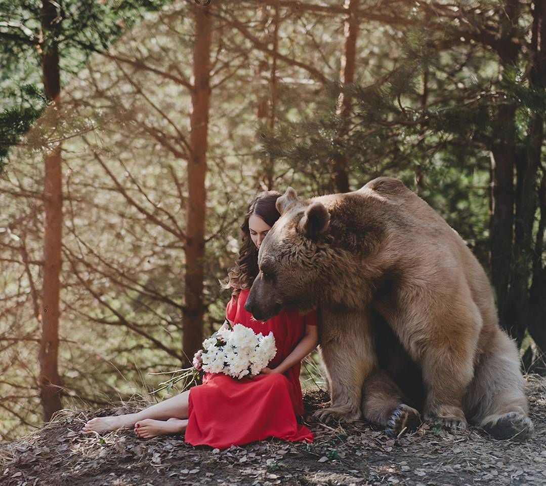 Rosyjska fotografka tworzy bajkowe portrety z pomocą... niedźwiedzia
