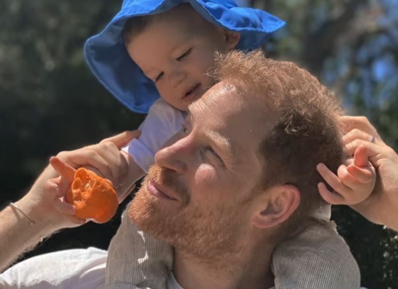 Kadry z serialu "Harry i Meghan"