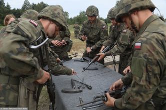 Podarte mundury, brak amunicji. Żołnierze mają dość