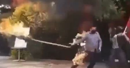 Palestyńczyk chciał spalić flagę Izraela. Spójrzcie, co stało się potem