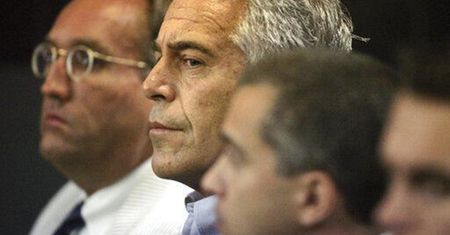 Jeffrey Epstein kłamał? Eksperci od mowy ciała znaleźli kilka dowodów