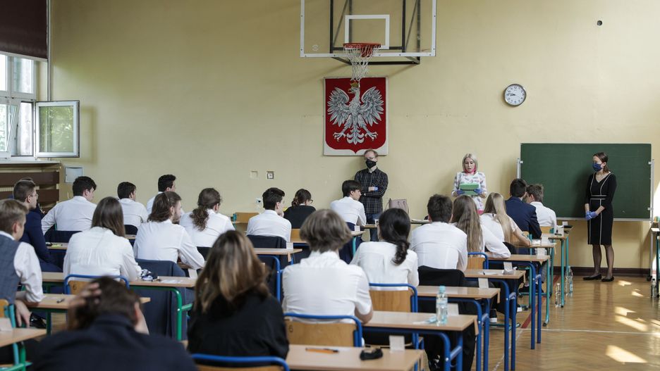 Matura próbna 2021. W środę uczniowie zdawali egzamin z języka polskiego na poziomie podstawowym / Forum