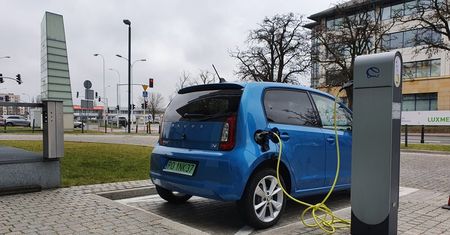 Kolejny poślizg dopłat do elektryków. "Niebawem" trafią do konsultacji społecznych