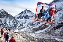 Rodzice w tenisówkach. Dwulatek na ścianie Mount Everestu