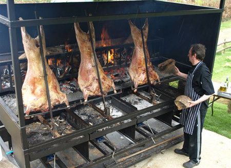 Grillowanie 4 świń lub 1000 kiełbasek naraz? To dziecinnie proste 2