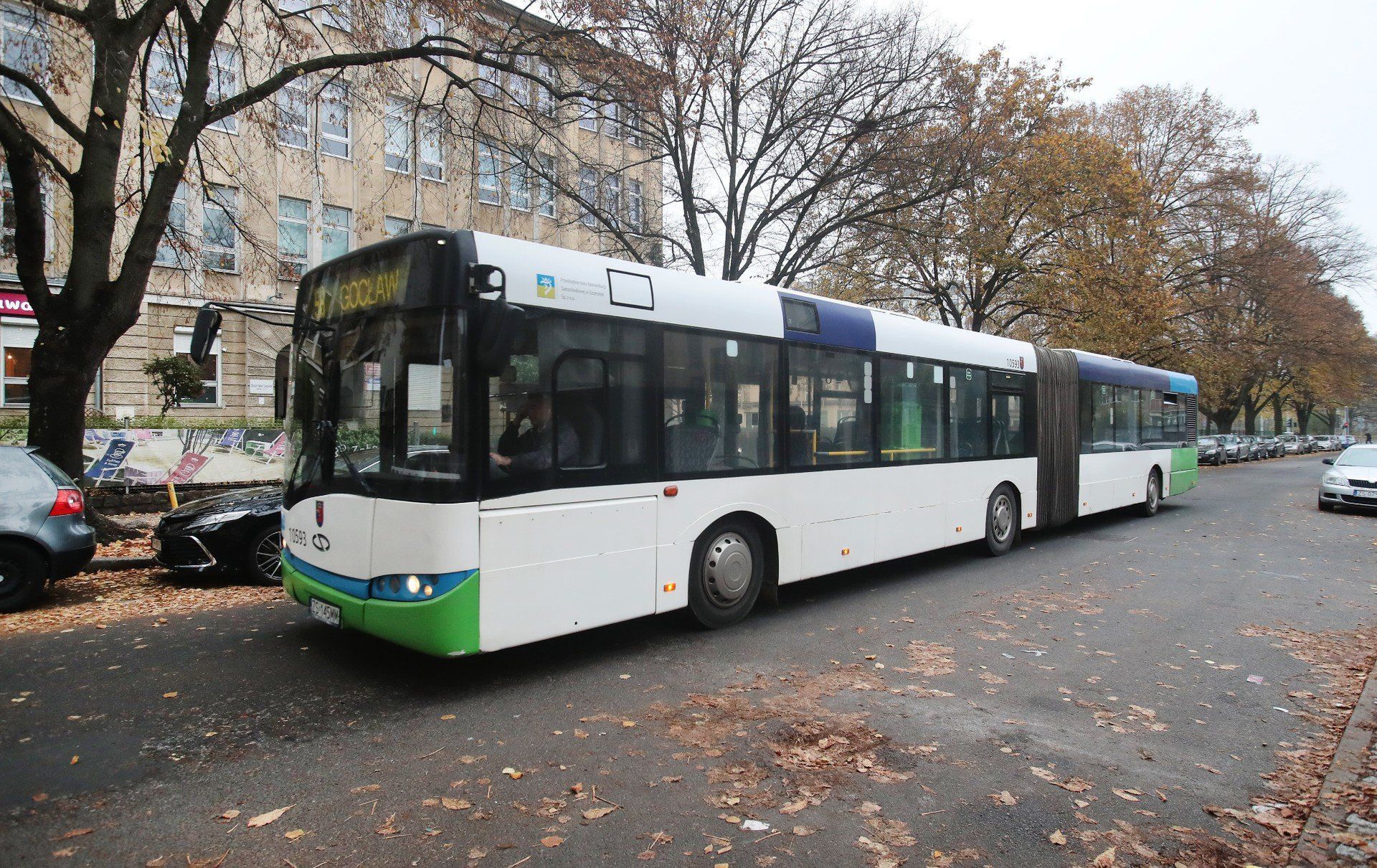 Mieszkańcy ul. Mazowieckiej narzekają na uciążliwe sąsiedztwo związane z pętlą autobusową