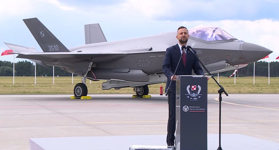Wraca temat transmisji z powitania pierwszych samolotów F-35. KRRiT: MON nie ceni TVP