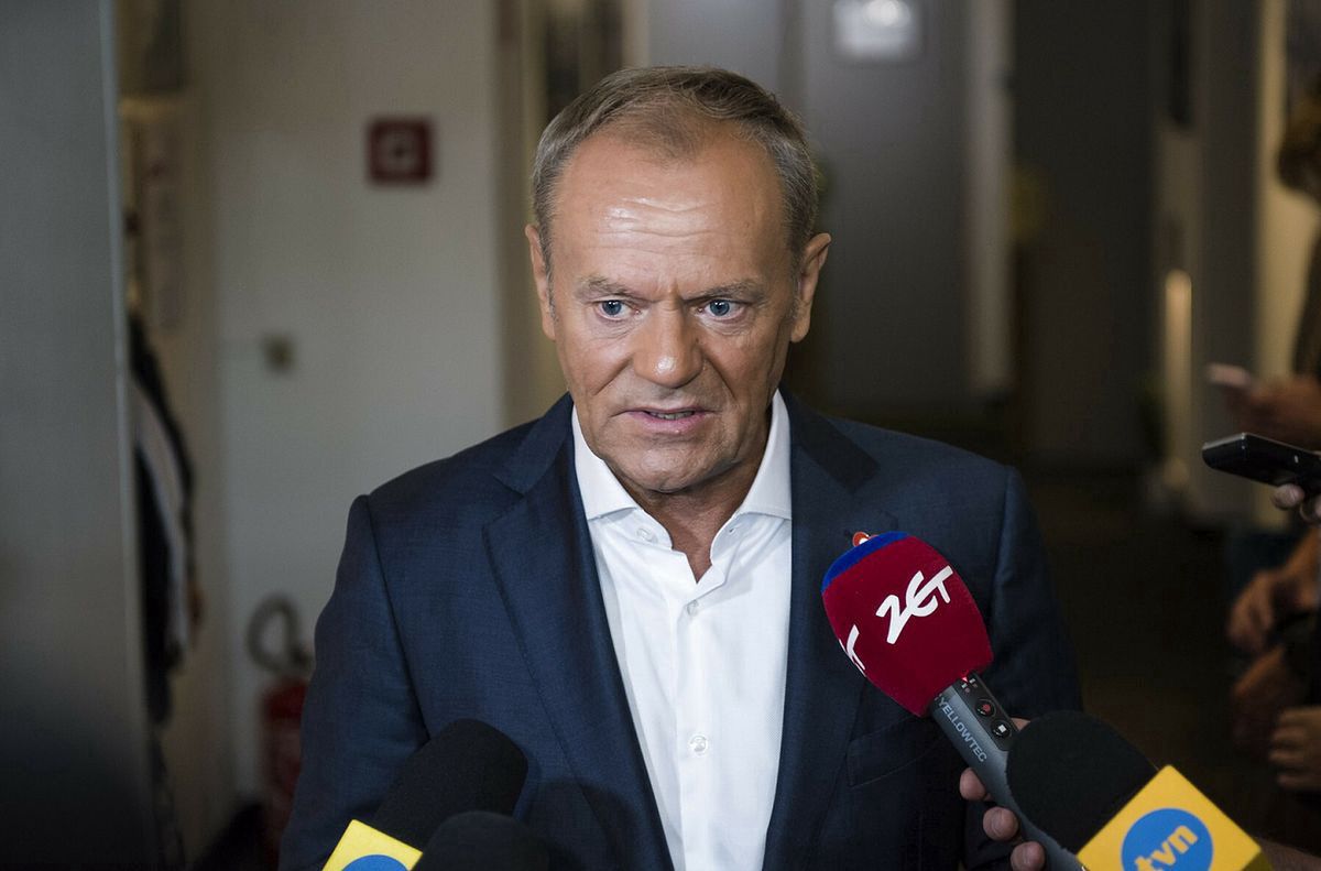 "Cała Polska spekuluje". Tusk o tajemniczym wypadku na A1