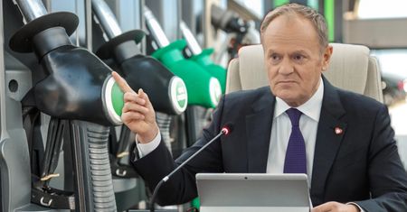 Tusk o "najczarniejszej godzinie". Już raz obniżono podatek. Oto co się stało