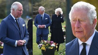 Poruszeni książę Karol i księżna Camilla oglądają kwiaty i listy złożone na cześć księcia Flipa (ZDJĘCIA)