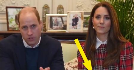 Jej dłonie wszystko zdradziły. Kate nie potrafiła ukryć zdenerwowania
