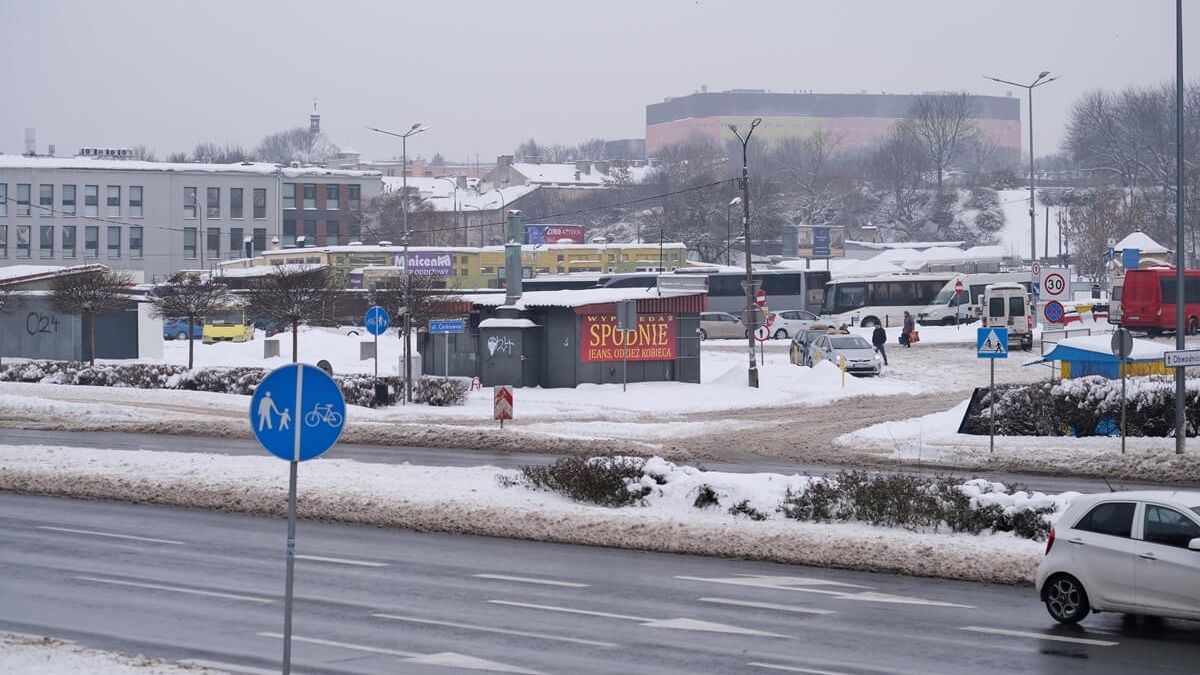 Stary dworzec autobusowy przy al. Tysiąclecia na Podzamczu