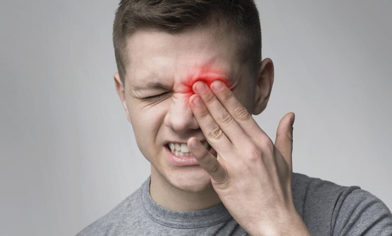 Zespół przemęczonych oczu to szereg objawów, które pojawiają się na skutek nadwyrężania narządu wzroku pod wieloma aspektami