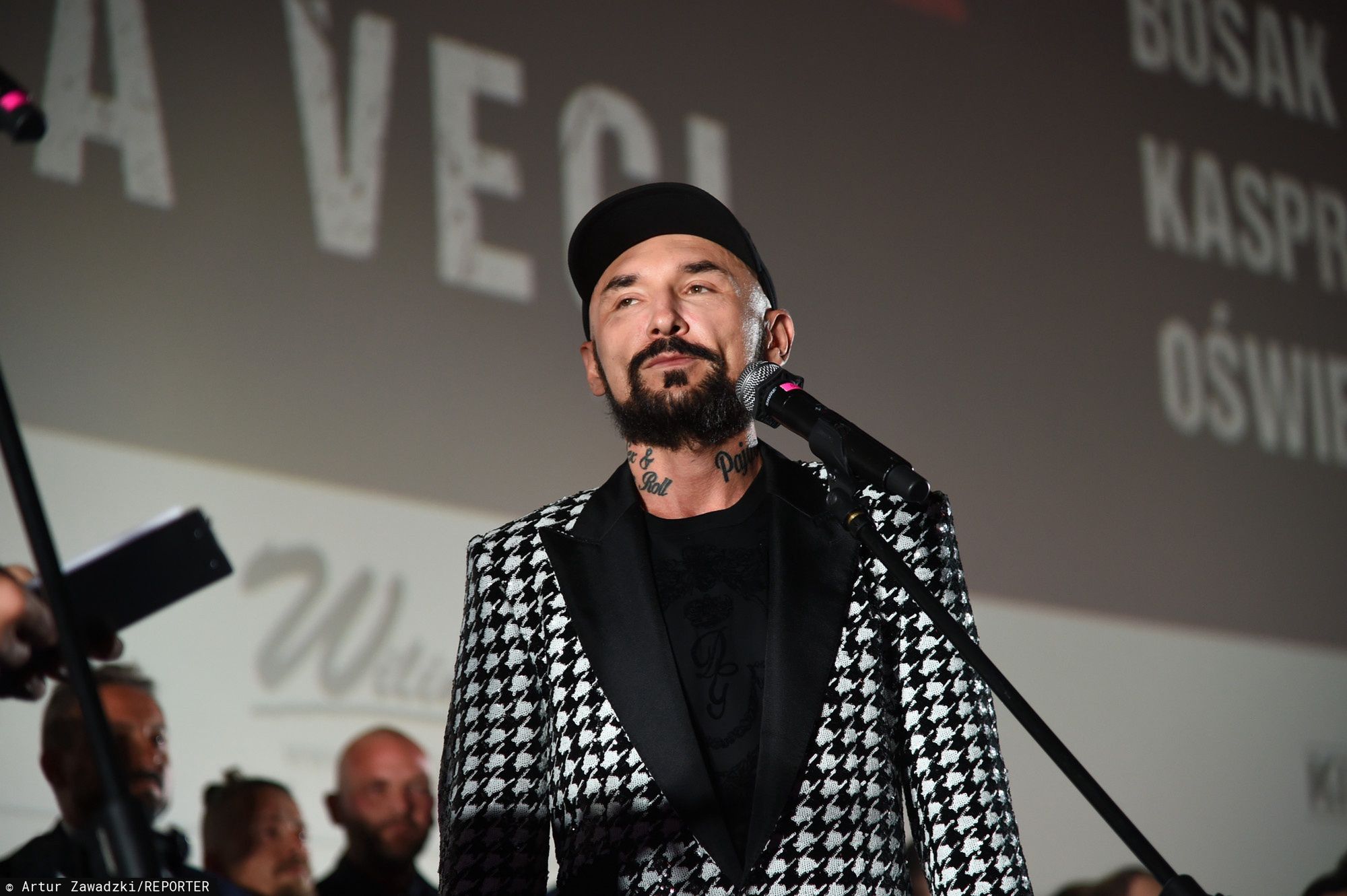 Patryk Vega promujący film "Polityka"
