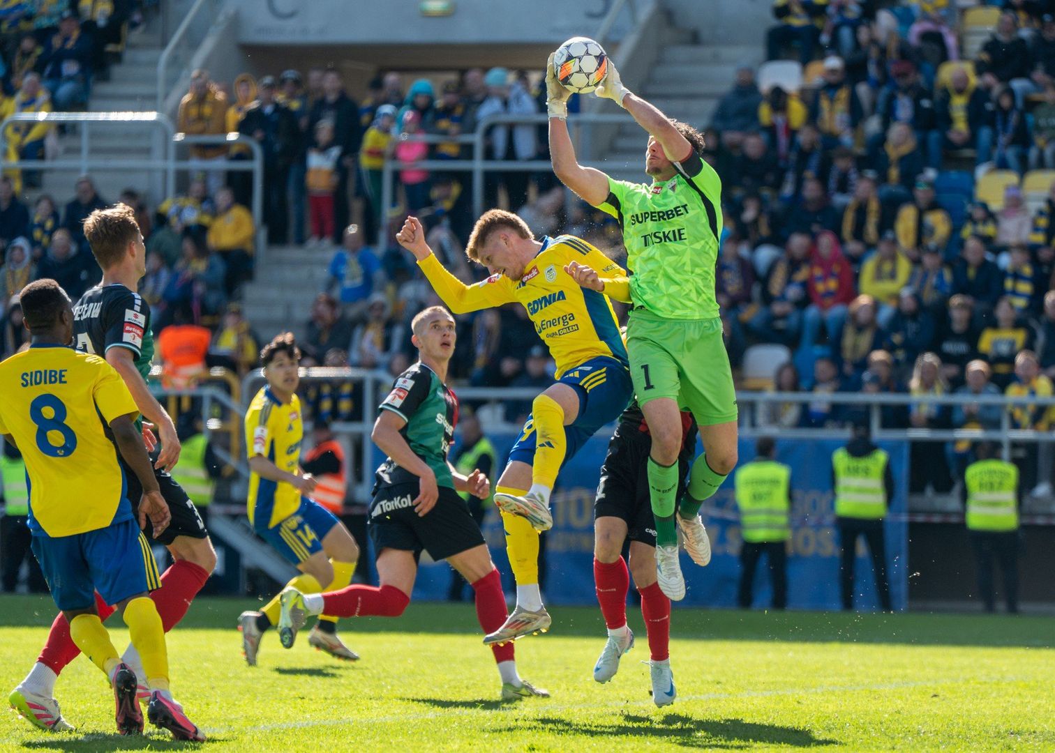 Przed zawodnikami Arki Gdynia jeszcze jeden ligowy sprawdzian w sezonie 2024/2025 w Betcliku 1 Ligi
