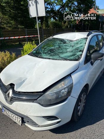 Śmiertelny wypadek pod Warszawą. 80-letni rowerzysta przejeżdżał przez przejście, został potrącony. Mężczyzny nie udało się uratować