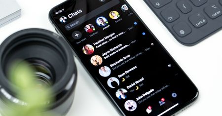 Messenger powie znajomym, że bateria w twoim telefonie pada. Facebook testuje automatyczne statusy