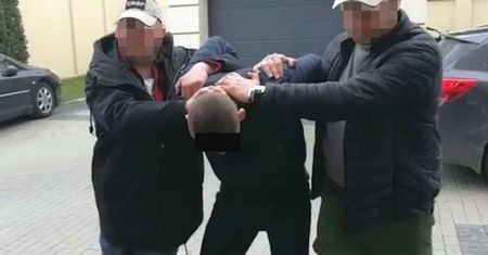 Narkotyki w hotelowym pokoju warte miliony. Policjanci zatrzymali dilerów