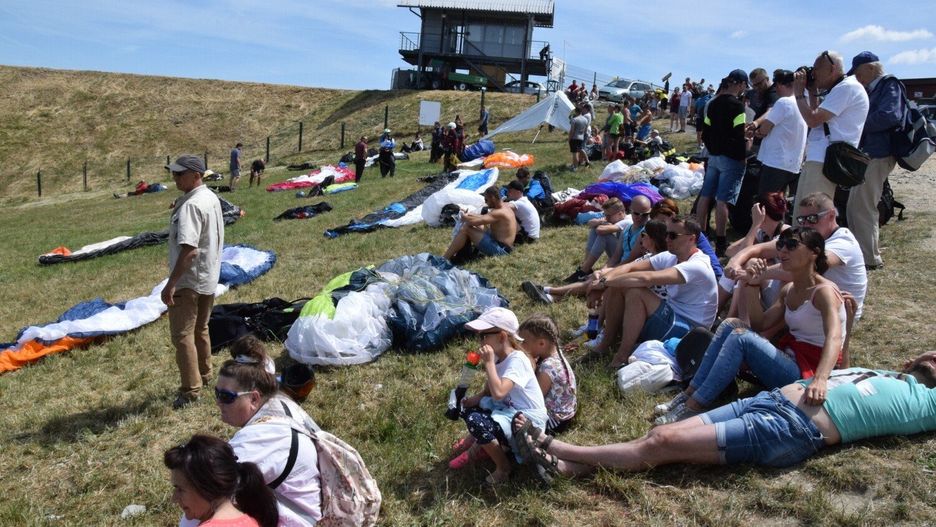 GÓRA ŻAR, Międzybrodzie Żywieckie. To nie tylko raj dla paralotniarzy, ale przede wszystkim doskonałe miejsce do napawania się pięknymi widokami. Można zwiedzić elektrownię szczytowo-pompową. Jest park linowy, trasy downhillowe.