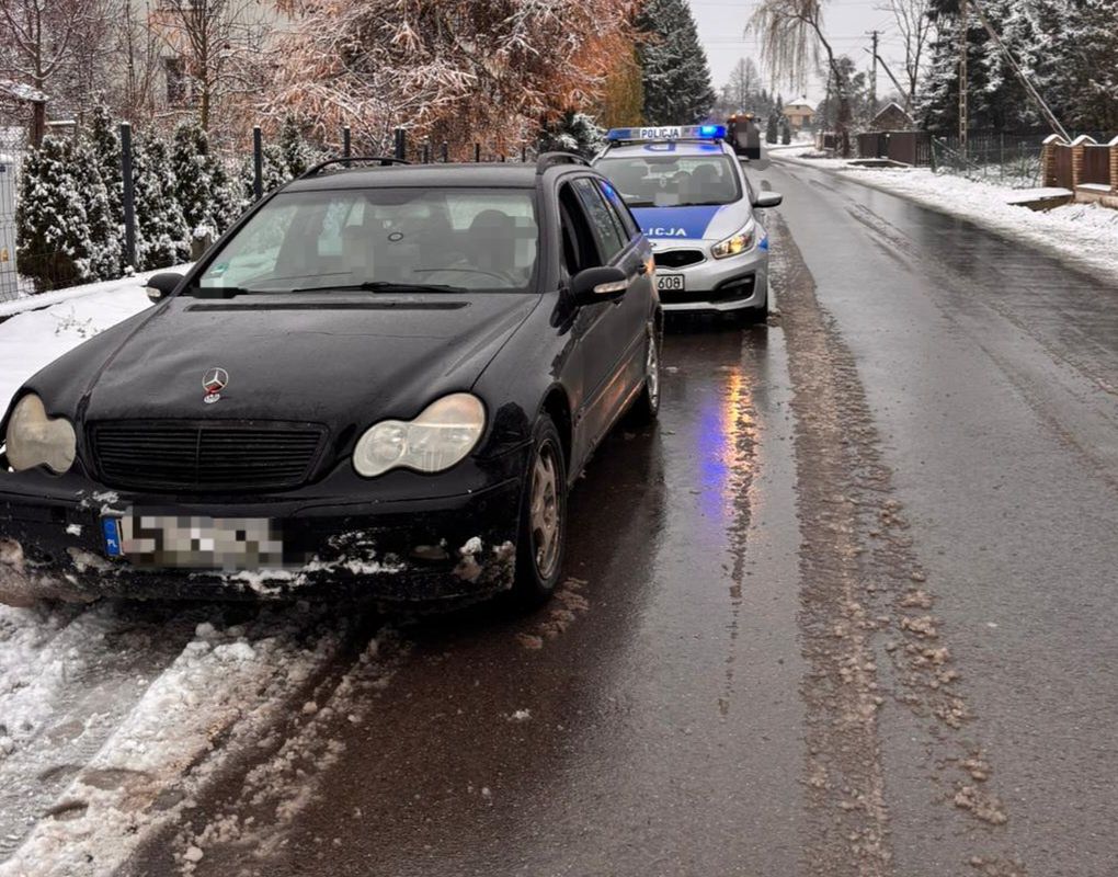 19-latek driftował mercedesem. Skończył z mandatem i punktami