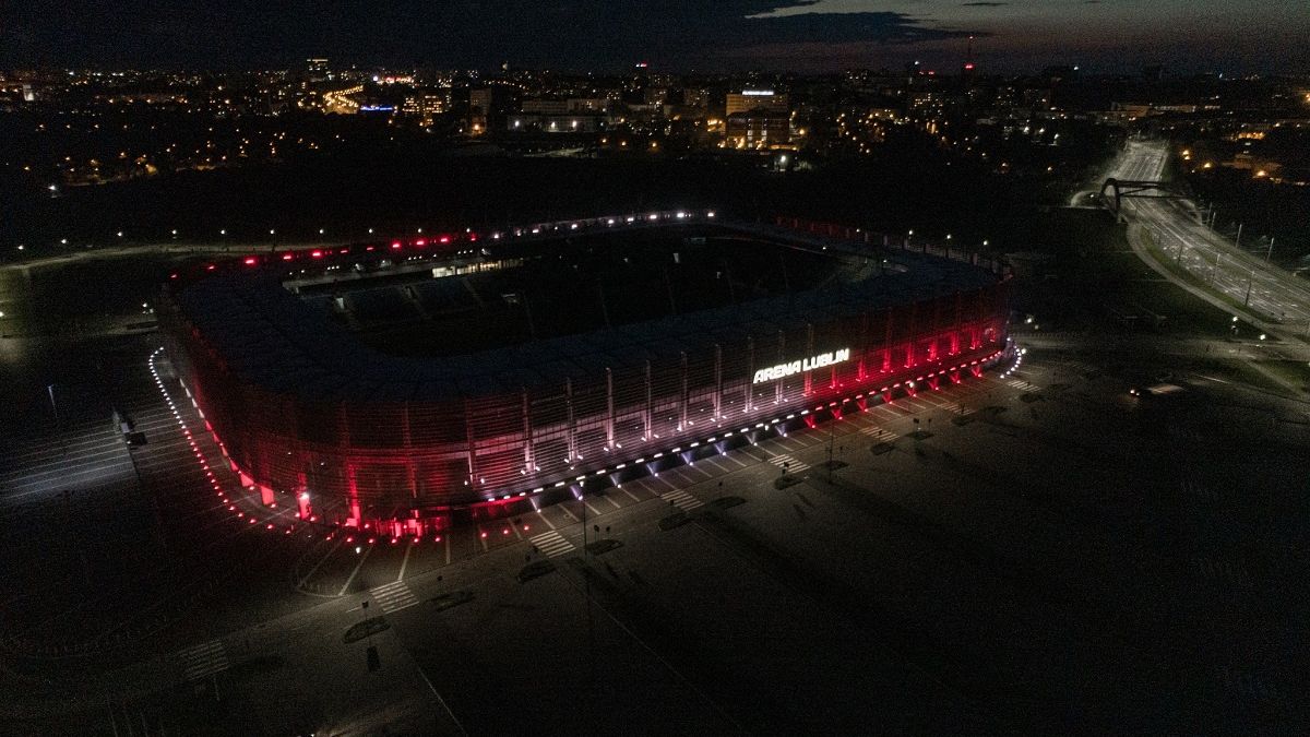 Stadion Arena Lublin podświetlony na biało-czerwono