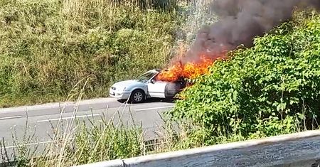 Groźny incydent na "zakręcie mistrzów" w Sosnowcu. Auto stanęło w płomieniach