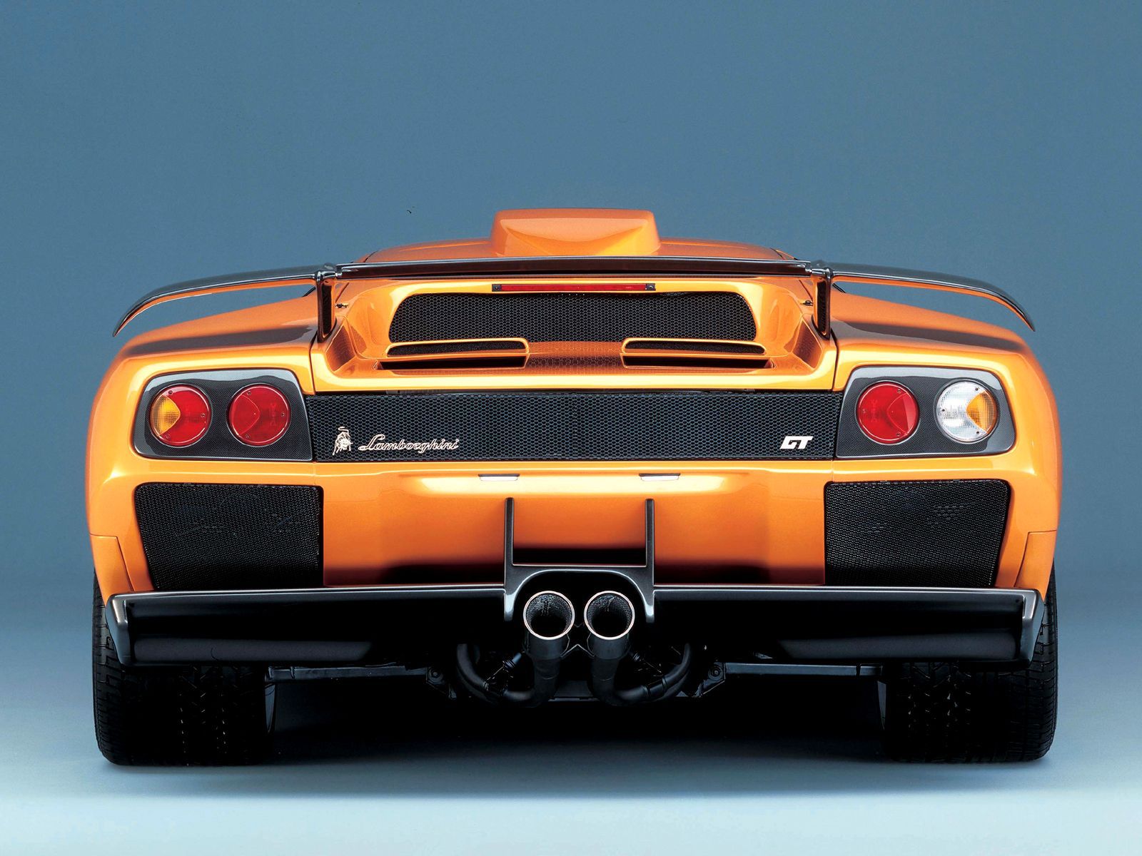 Od dekad z V12: ewolucja hipersamochodów Lamborghini 66