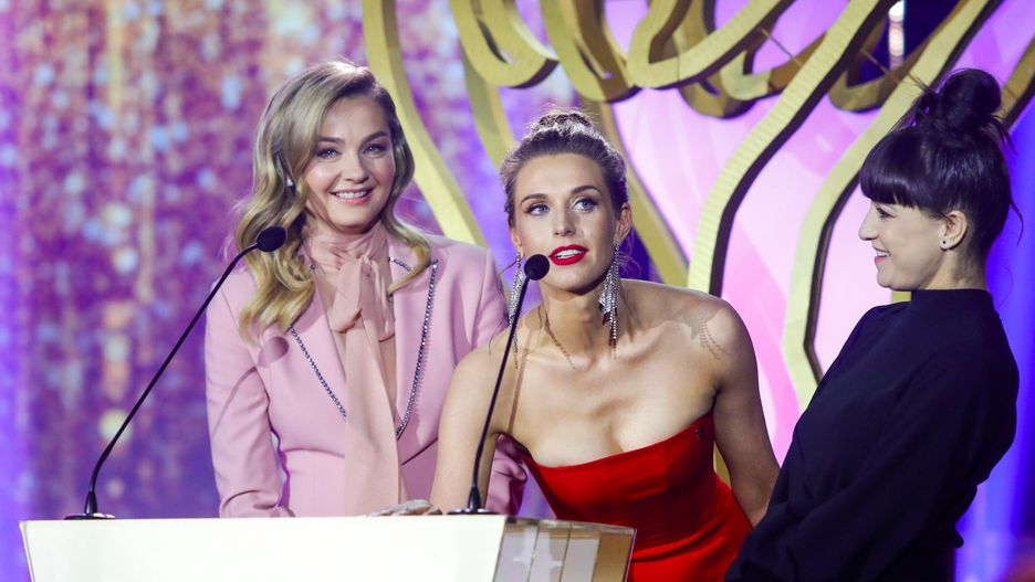 Małgorzata Socha, Julia Kamińska i Karolina Izert na gali Telekamer 2021
