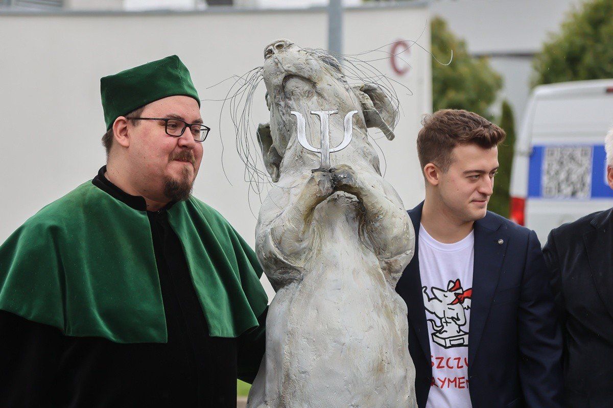 Wrocław: Na kampusie SWPS odsłonięto niecodzienny pomnik
