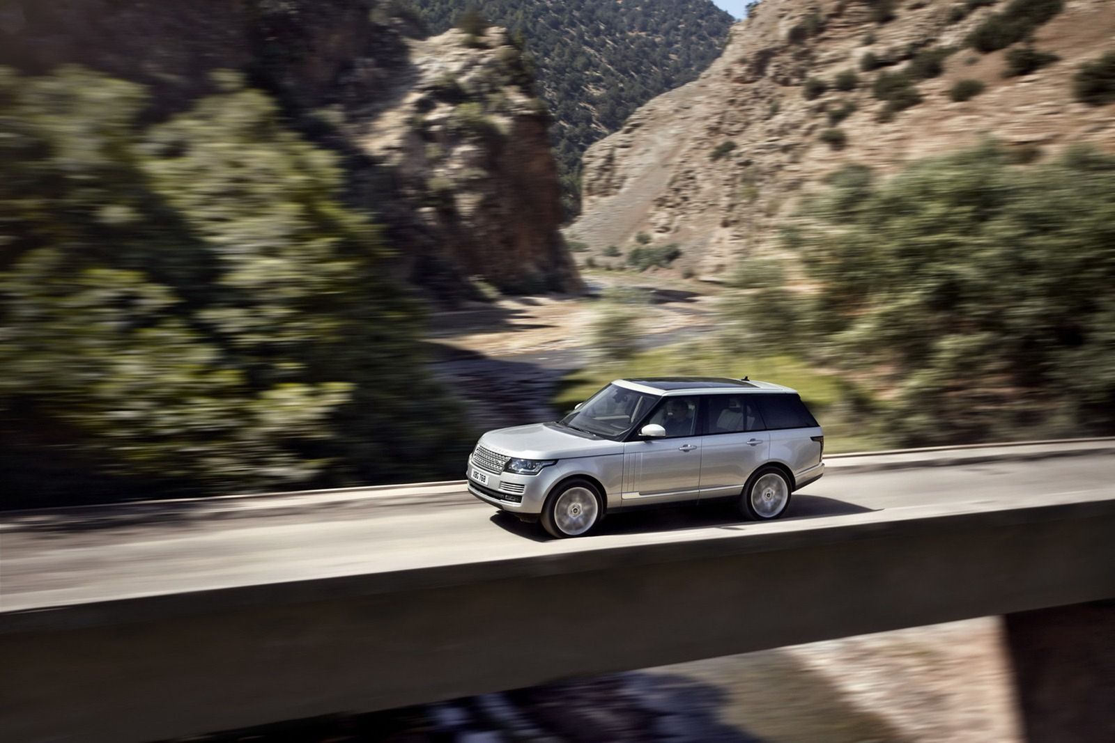 Nowy Ranger Rover (2013) w obszernej galerii 42