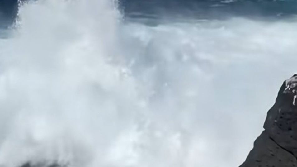 Ocean Atlantycki w rejonie Wysp Kanaryjskich szaleje