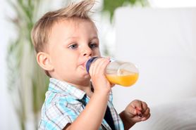 Nowe zalecenia Akademii Pediatrii -  te soki są zakazane dla dzieci!