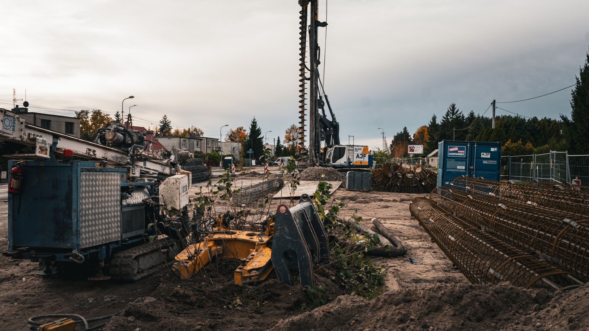 Na ul. Olsztyńskiej w Toruniu trwają prace przy budowie estakady nad torami kolejowymi. 