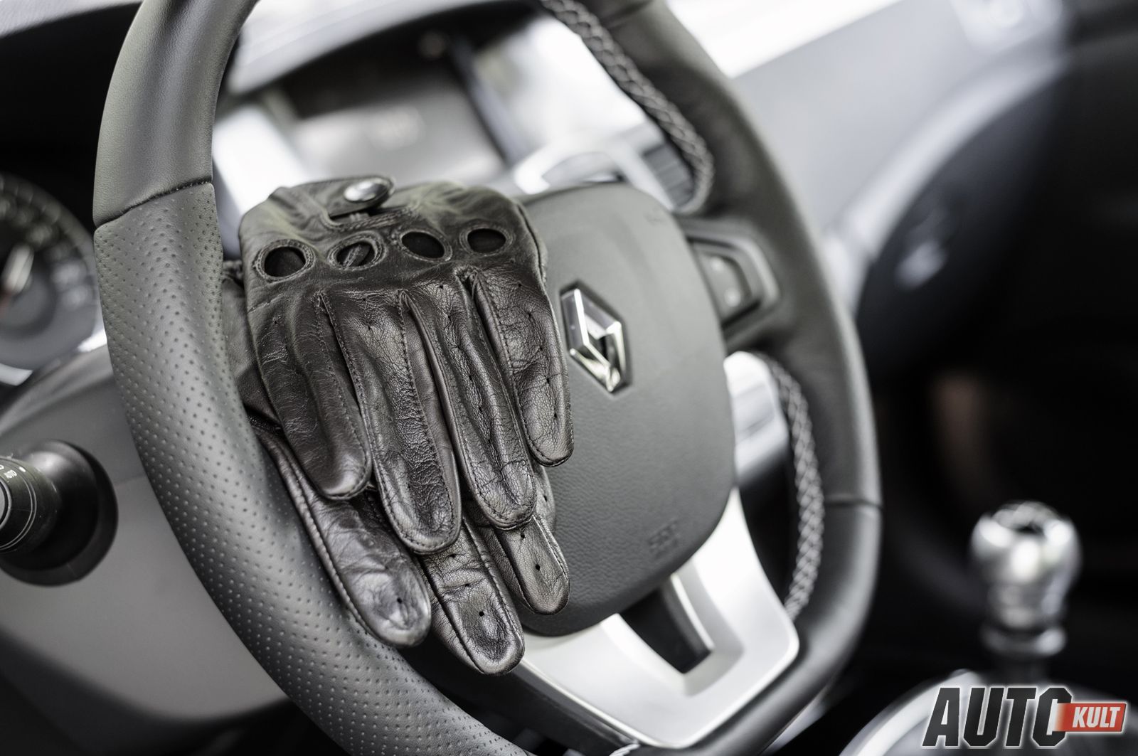 Renault Laguna Coupé 2,0 dCi 4Control - test [galeria zdjęć] 23