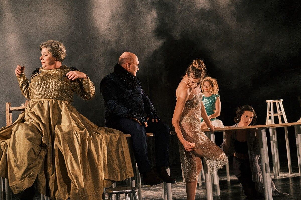 Hamlet na sprzedaż