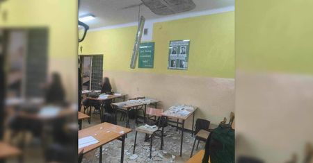 Tynk zerwał się z sufitu i spadł na uczniów w trakcie lekcji [ZDJĘCIA, NAGRANIE]