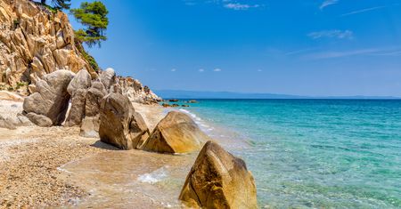Zapomniany zakątek Europy. Rajskie plaże i kuszące ceny na miejscu