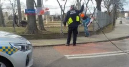 Do strażników podbiegły dzieci. Zaalarmowały o niebezpiecznej sytuacji