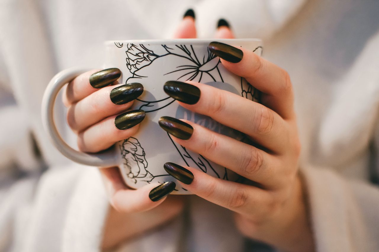 Najgorsze trendy w manicure 2020. Tych zdobień paznokci lepiej unikać