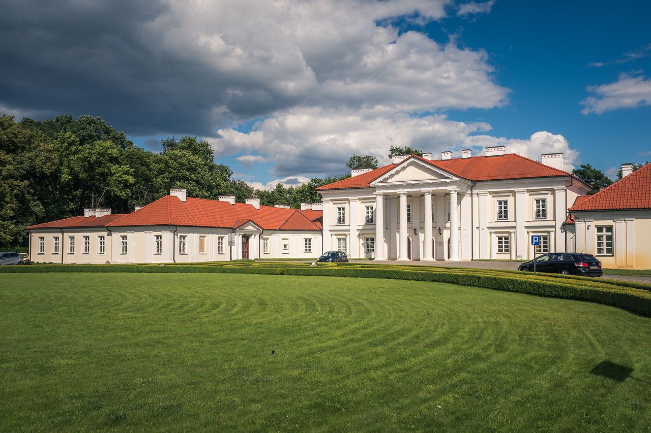 Pałac Ogińskich robi wielkie wrażenie. Obecnie rezydują w nim władze Uniwersytetu w Siedlcach