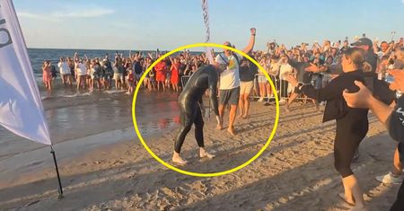 W 55 godzin przepłynął Bałtyk. Tak wychodził z wody