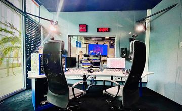 Reżyser serialu Netfliksa z audycją w Radiu Kampus