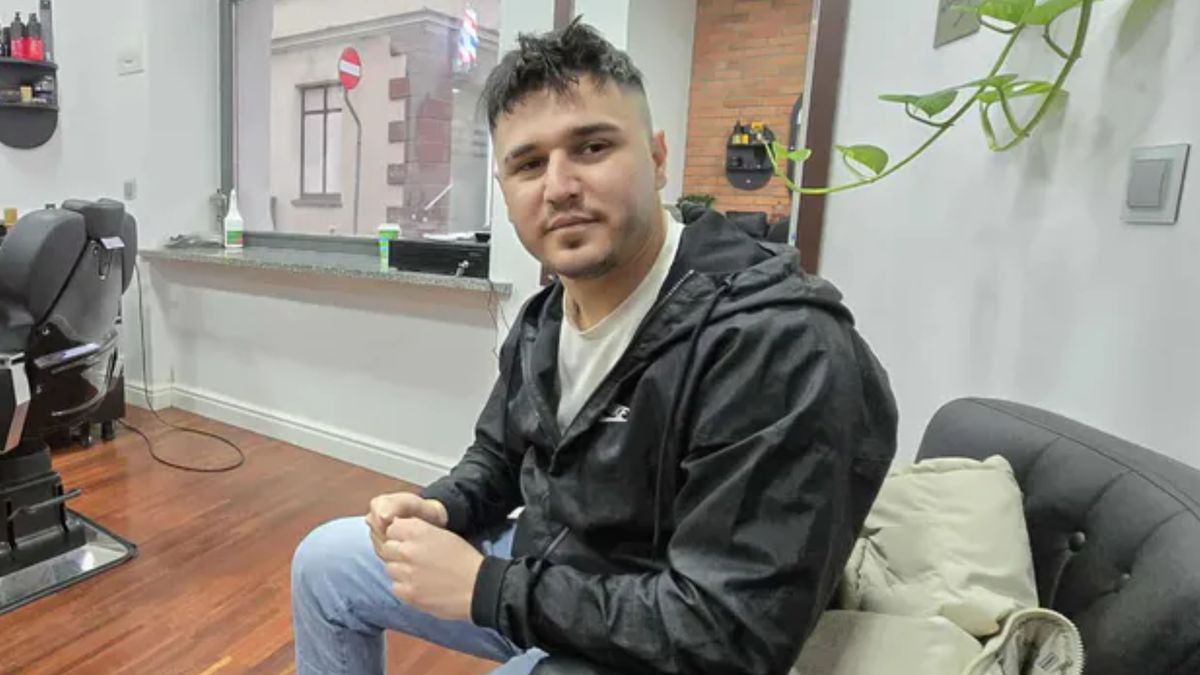 Kłopoty tureckiego fryzjera po powrocie do Polski.