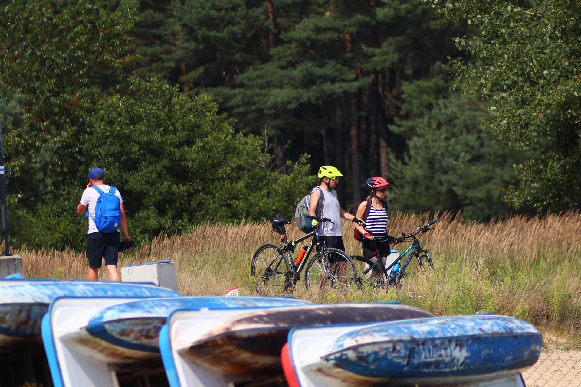 Wiele osób wybrało aktywne spędzanie czasu na rowerze