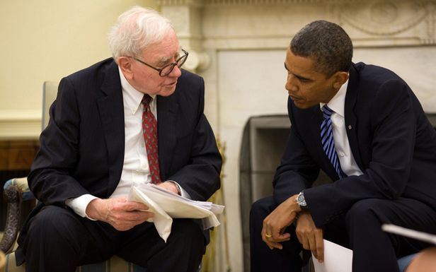 Warren Buffett u Barracka Obamy (Fot. Flickr/The White House)