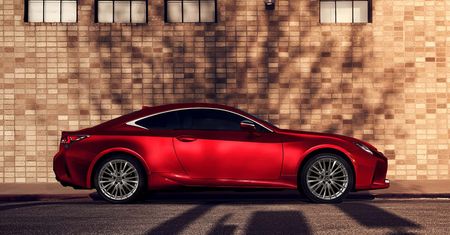 Lexus RC ma już prawie 10 lat. Właśnie przeszedł kolejny lifting