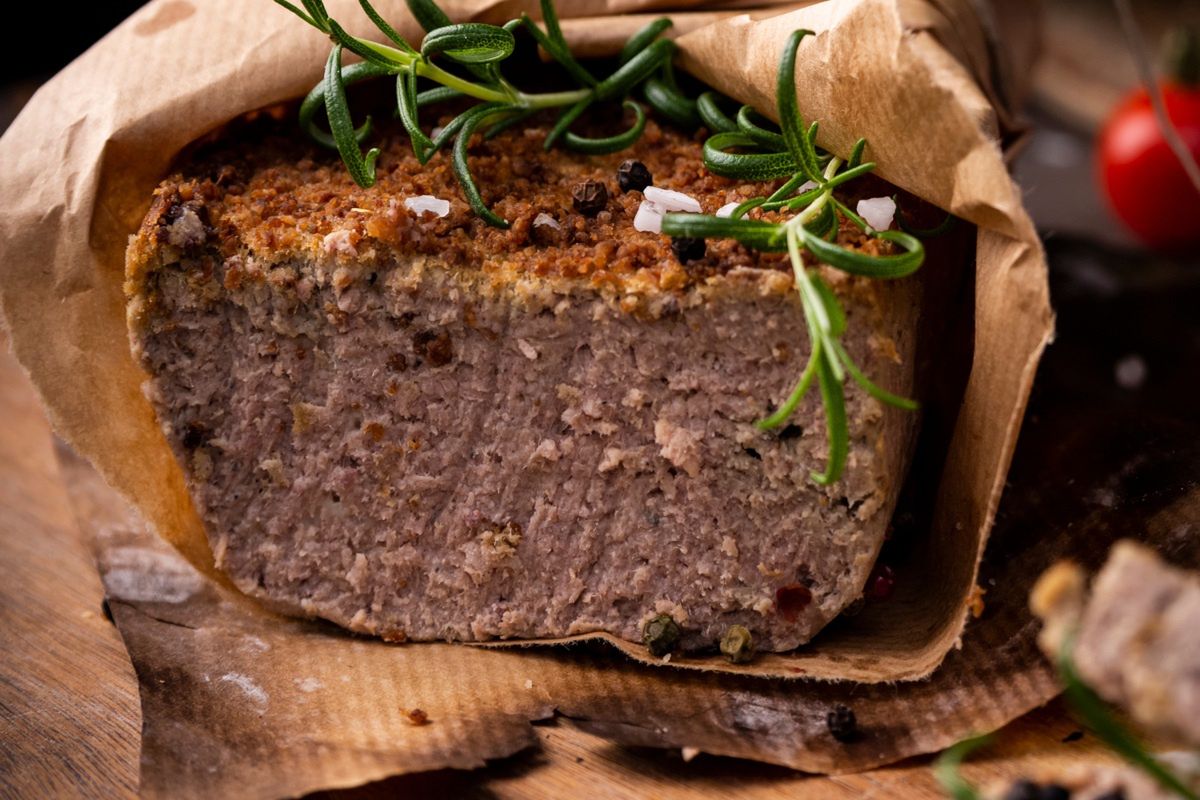 Wielkanocny pasztet z aromatycznym pudrem z suszonych grzybów